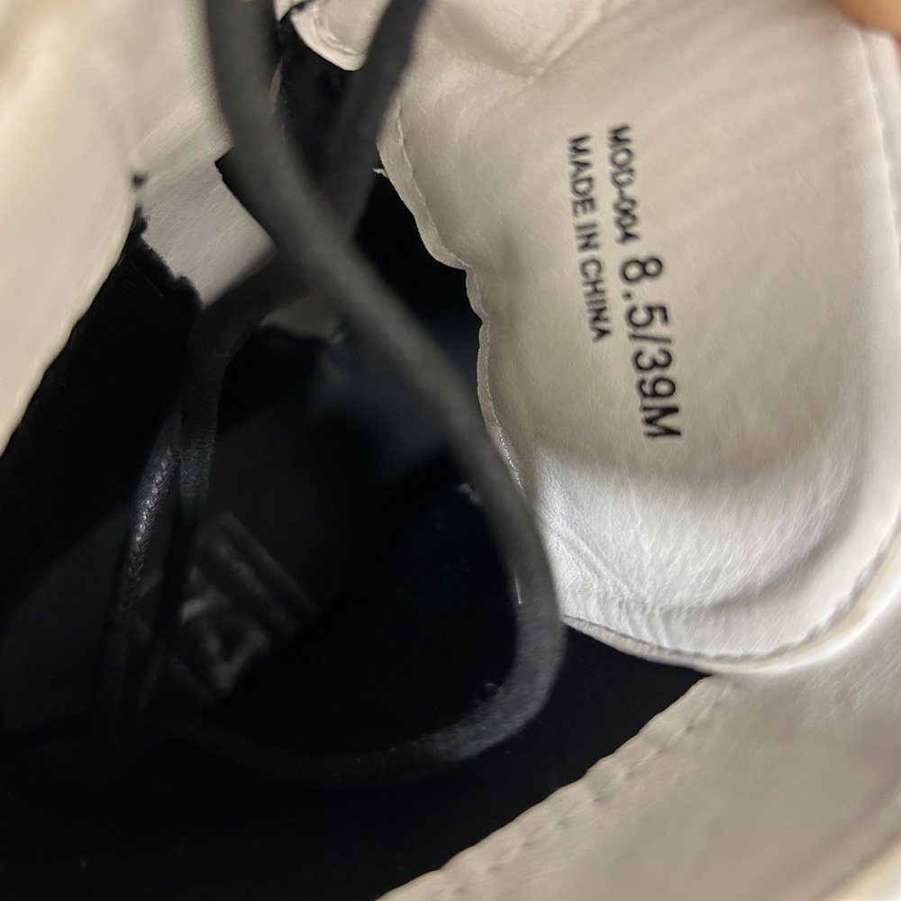 White Dirty Laundry Boots size 8.5 - Picture 6 of 6